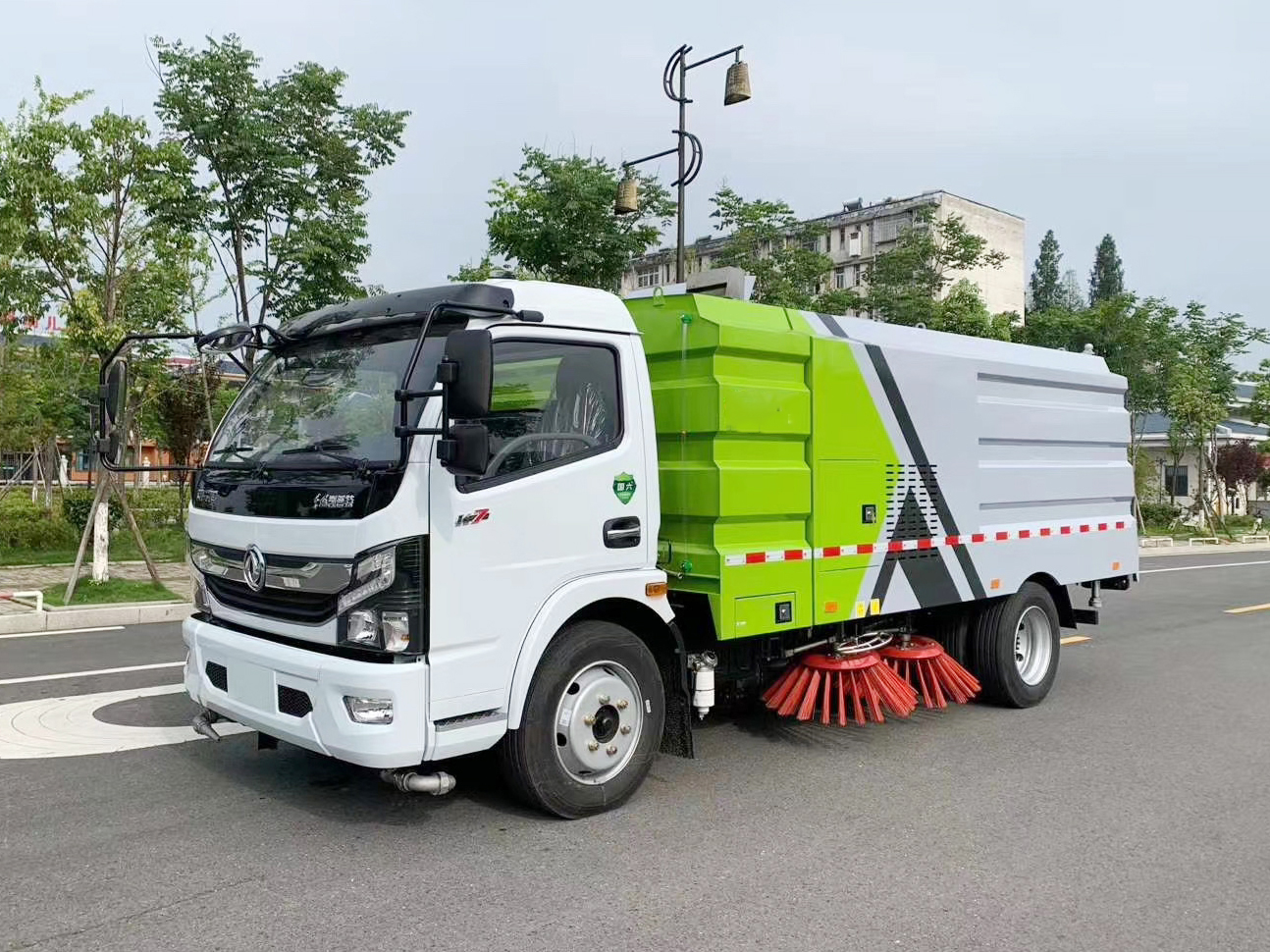 國六東風(fēng)凱普特7.5方掃路車(chē)